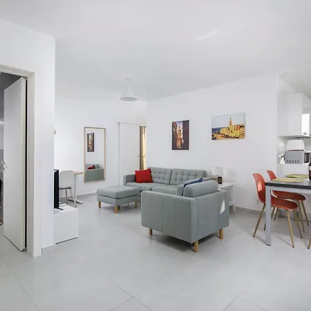 Modern 2 Bedroom Penthouse With Huge Terrace And Sea Views - 2 Mins From Sea - Qawra Appartement *