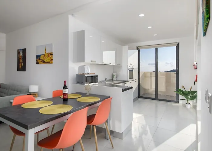 Modern 2 Bedroom Penthouse With Huge Terrace And Sea Views - 2 Mins From Sea - Qawra Appartement *