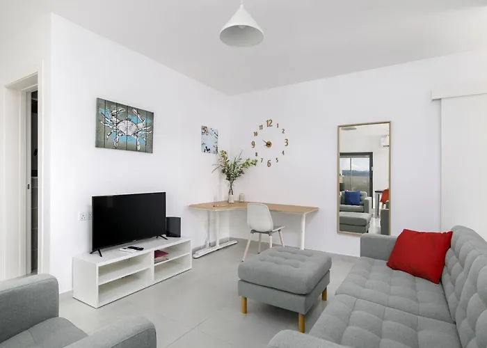 Modern 2 Bedroom Penthouse With Huge Terrace And Sea Views - 2 Mins From Sea - Qawra San Pawl il-Baħar