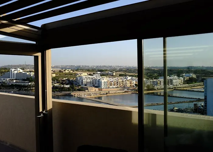 Modern 2 Bedroom Penthouse With Huge Terrace And Sea Views - 2 Mins From Sea - Qawra Appartement