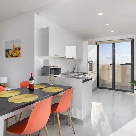 Modern 2 Bedroom Penthouse With Huge Terrace And Sea Views - 2 Mins From Sea - Qawra Apartmán *