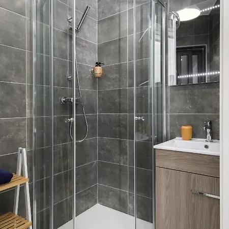 Apartmán Modern 2 Bedroom Penthouse With Huge Terrace And Sea Views - 2 Mins From Sea - Qawra