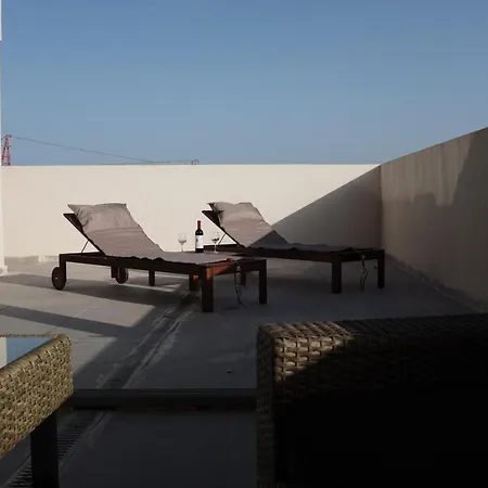Apartmán Modern 2 Bedroom Penthouse With Huge Terrace And Sea Views - 2 Mins From Sea - Qawra