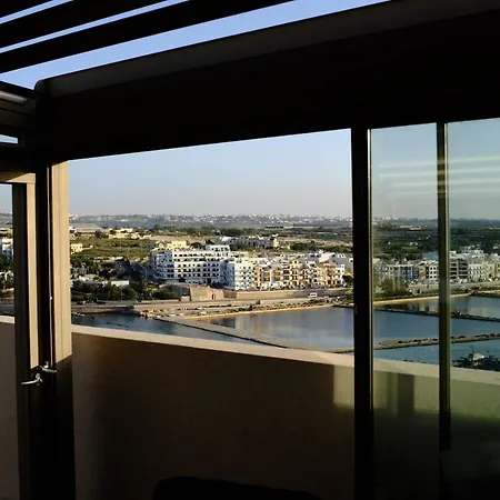 Modern 2 Bedroom Penthouse With Huge Terrace And Sea Views - 2 Mins From Sea - Qawra Apartmán