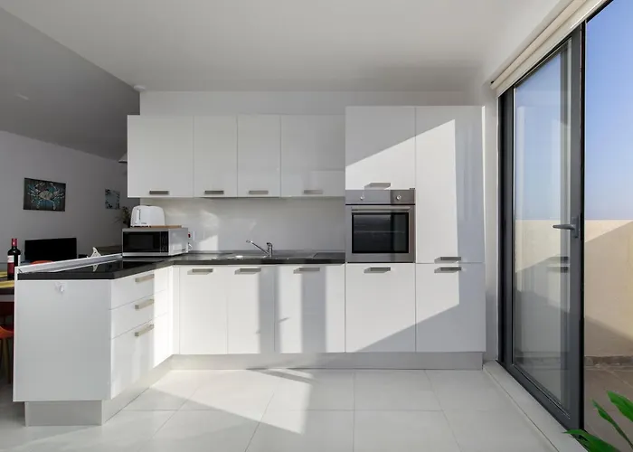 Modern 2 Bedroom Penthouse With Huge Terrace And Sea Views - 2 Mins From Sea - Qawra Appartement