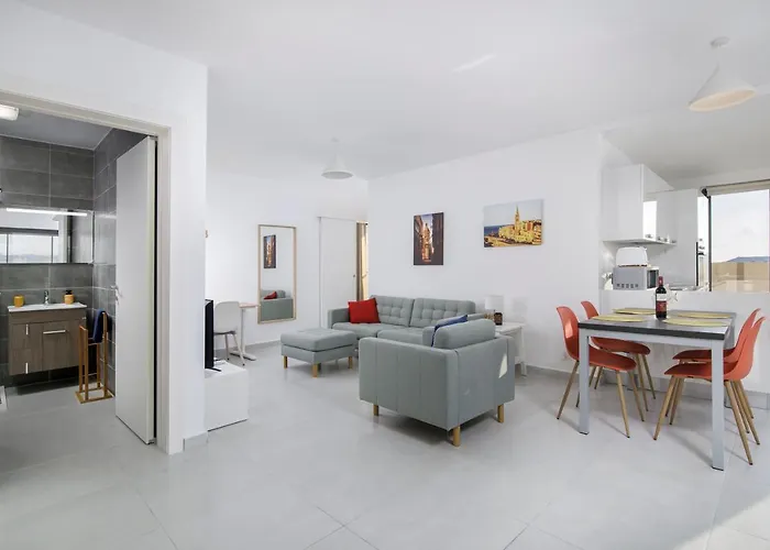 Modern 2 Bedroom Penthouse With Huge Terrace And Sea Views - 2 Mins From Sea - Qawra Appartement *