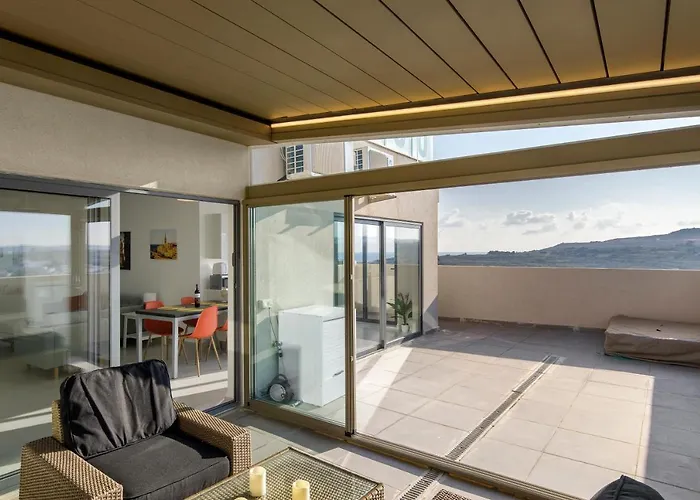 Modern 2 Bedroom Penthouse With Huge Terrace And Sea Views - 2 Mins From Sea - Qawra *