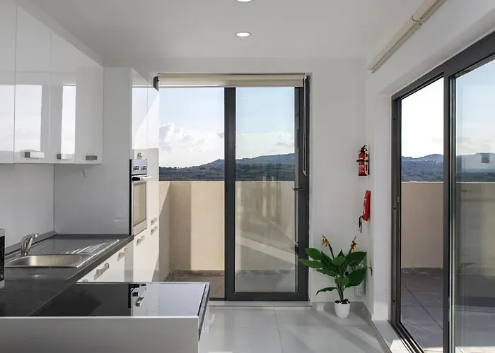 Appartement Modern 2 Bedroom Penthouse With Huge Terrace And Sea Views - 2 Mins From Sea - Qawra