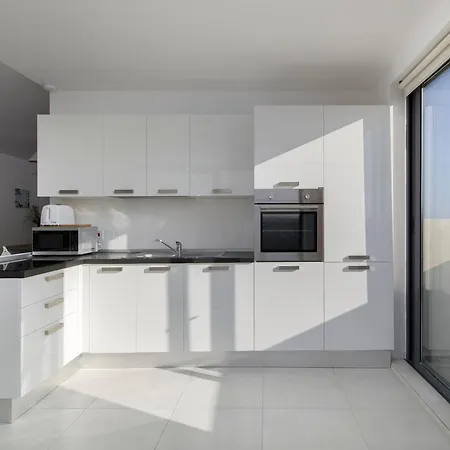 Modern 2 Bedroom Penthouse With Huge Terrace And Sea Views - 2 Mins From Sea - Qawra Apartman