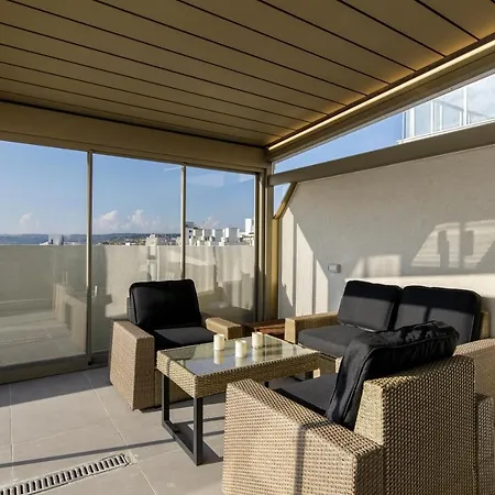 Modern 2 Bedroom Penthouse With Huge Terrace And Sea Views - 2 Mins From Sea - Qawra Appartement