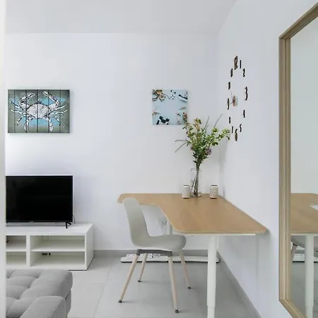 Modern 2 Bedroom Penthouse With Huge Terrace And Sea Views - 2 Mins From Sea - Qawra Apartman