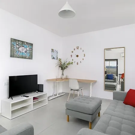 Modern 2 Bedroom Penthouse With Huge Terrace And Sea Views - 2 Mins From Sea - Qawra San Pawl il-Baħar