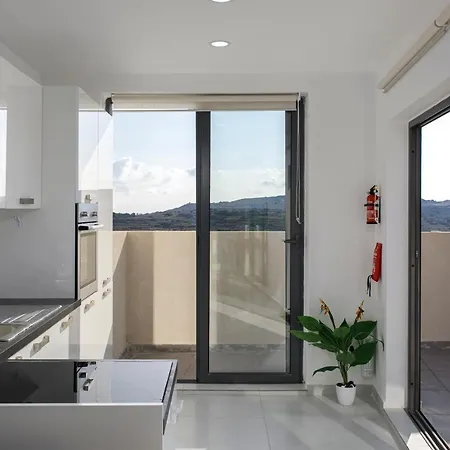 Appartement Modern 2 Bedroom Penthouse With Huge Terrace And Sea Views - 2 Mins From Sea - Qawra