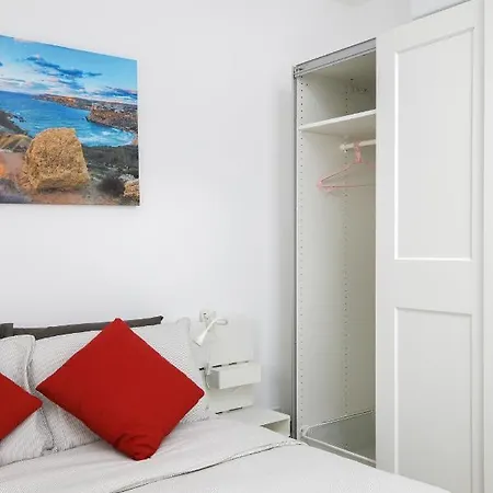 Modern 2 Bedroom Penthouse With Huge Terrace And Sea Views - 2 Mins From Sea - Qawra Appartement